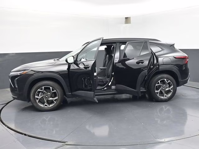 2025 Mosaic Black Metallic Chevrolet Trax LT FWD SUV