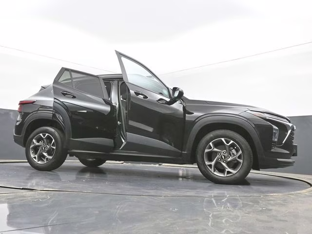 2025 Mosaic Black Metallic Chevrolet Trax LT FWD SUV