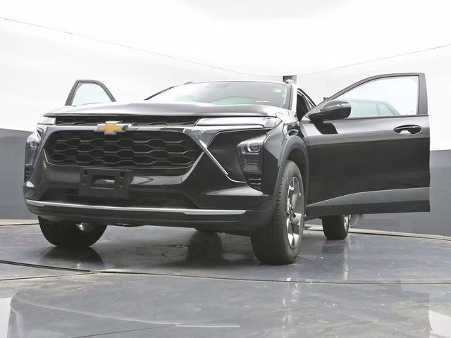 2025 Mosaic Black Metallic Chevrolet Trax LT FWD SUV