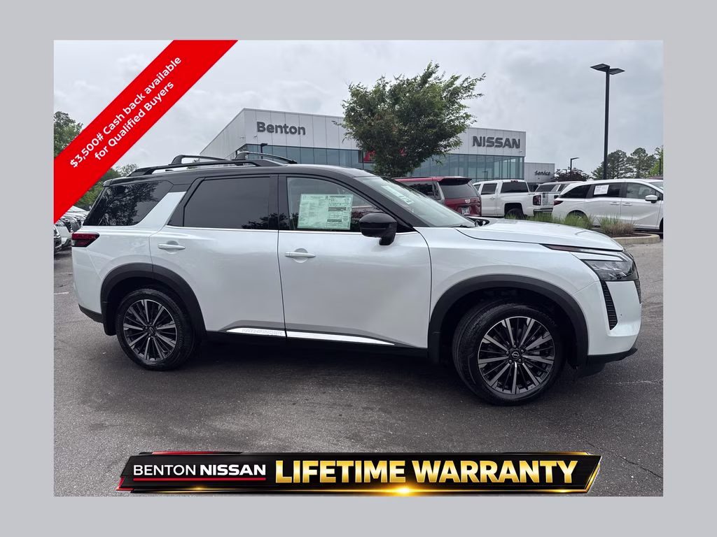 2026 Everest White Pearl/Black Nissan Pathfinder Platinum FWD SUV