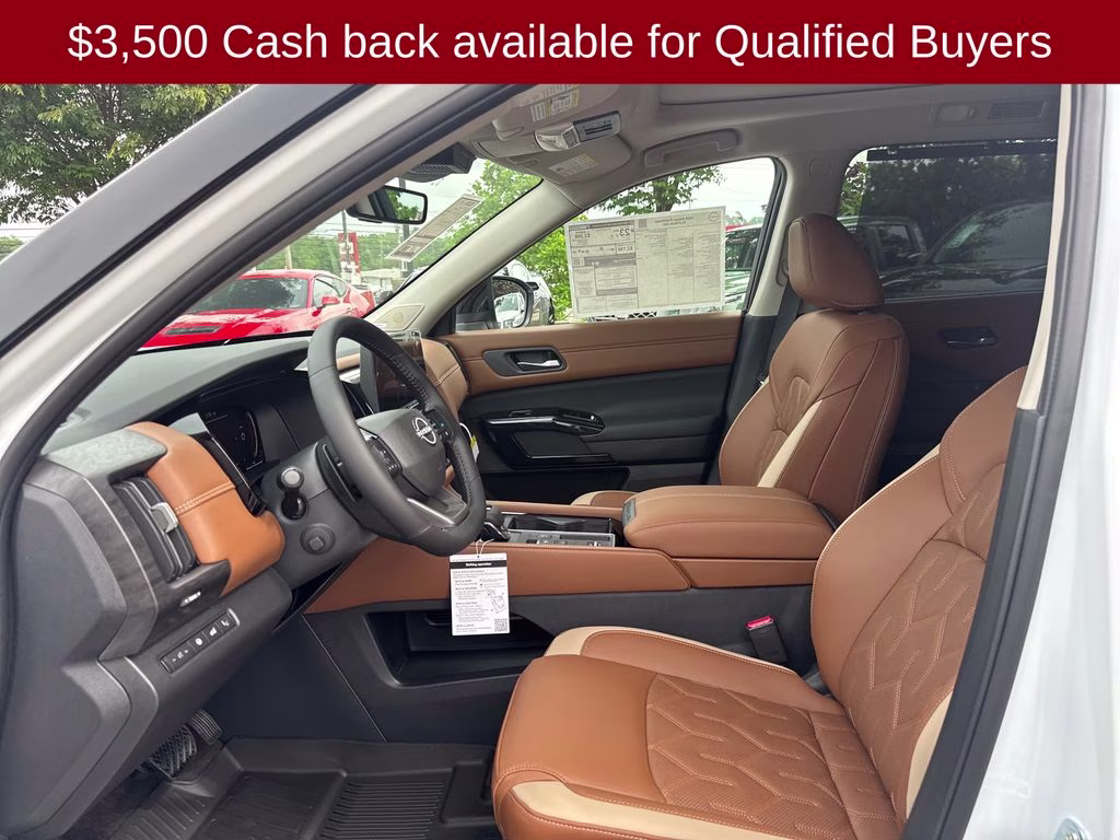 2026 Everest White Pearl/Black Nissan Pathfinder Platinum FWD SUV