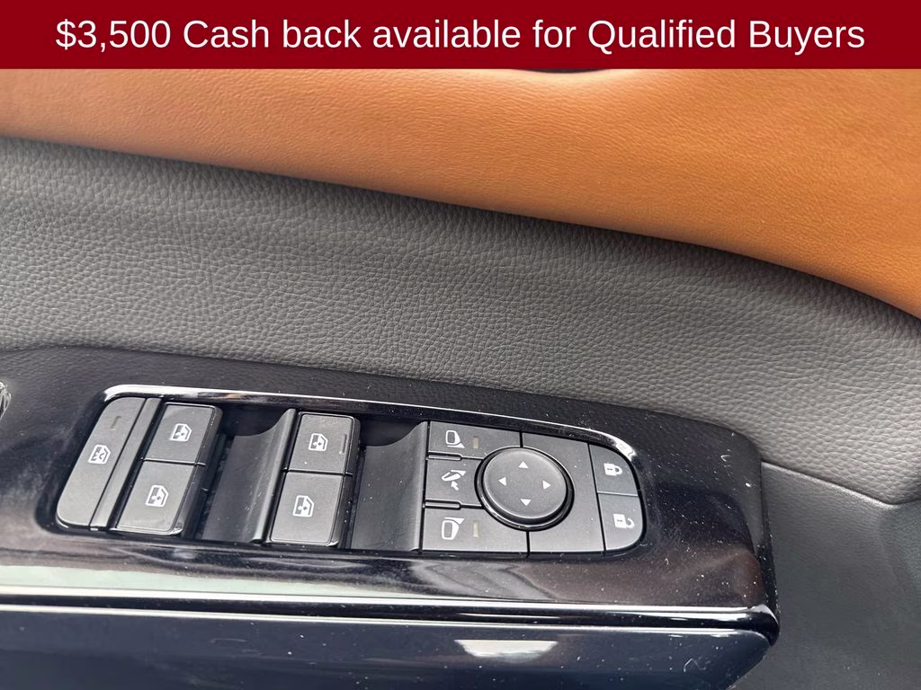 2026 Everest White Pearl/Black Nissan Pathfinder Platinum FWD SUV