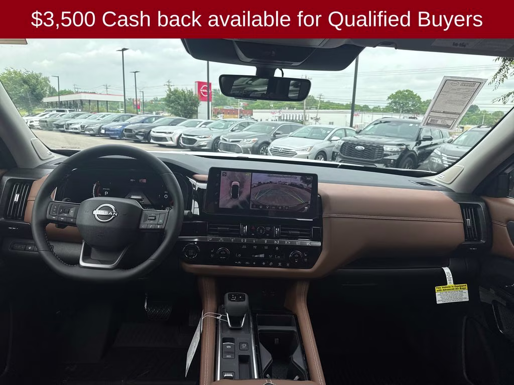 2026 Everest White Pearl/Black Nissan Pathfinder Platinum FWD SUV