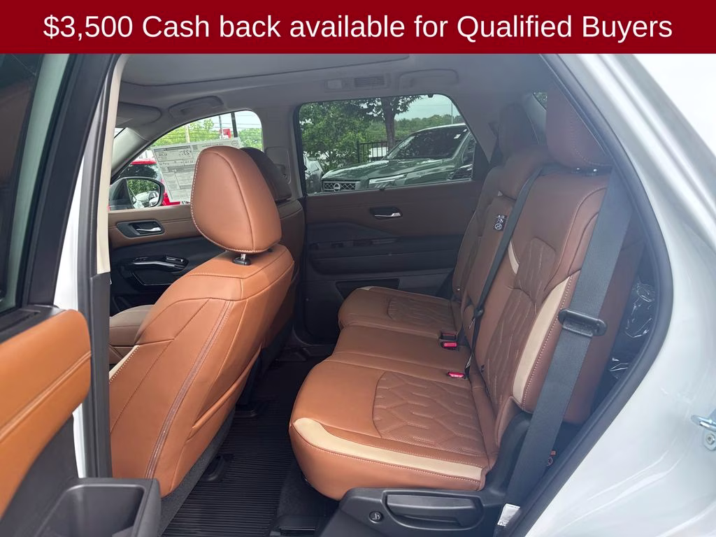 2026 Everest White Pearl/Black Nissan Pathfinder Platinum FWD SUV