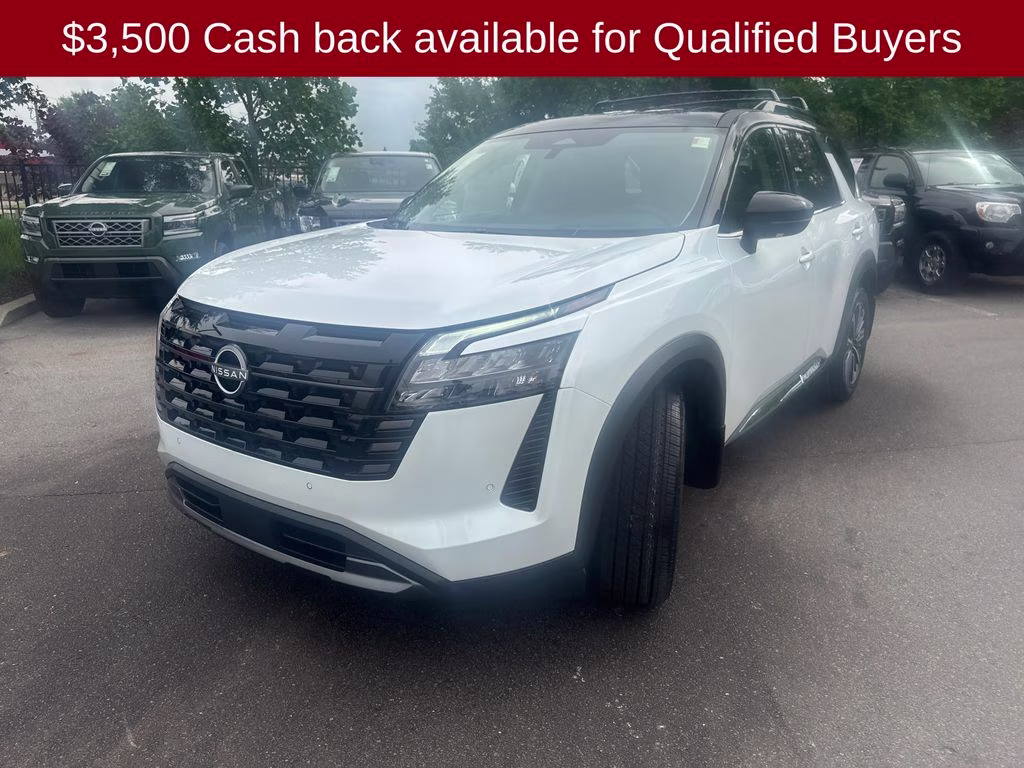 2026 Everest White Pearl/Black Nissan Pathfinder Platinum FWD SUV
