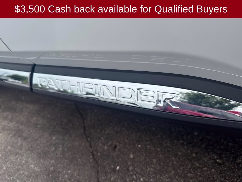 2026 Everest White Pearl/Black Nissan Pathfinder Platinum FWD SUV