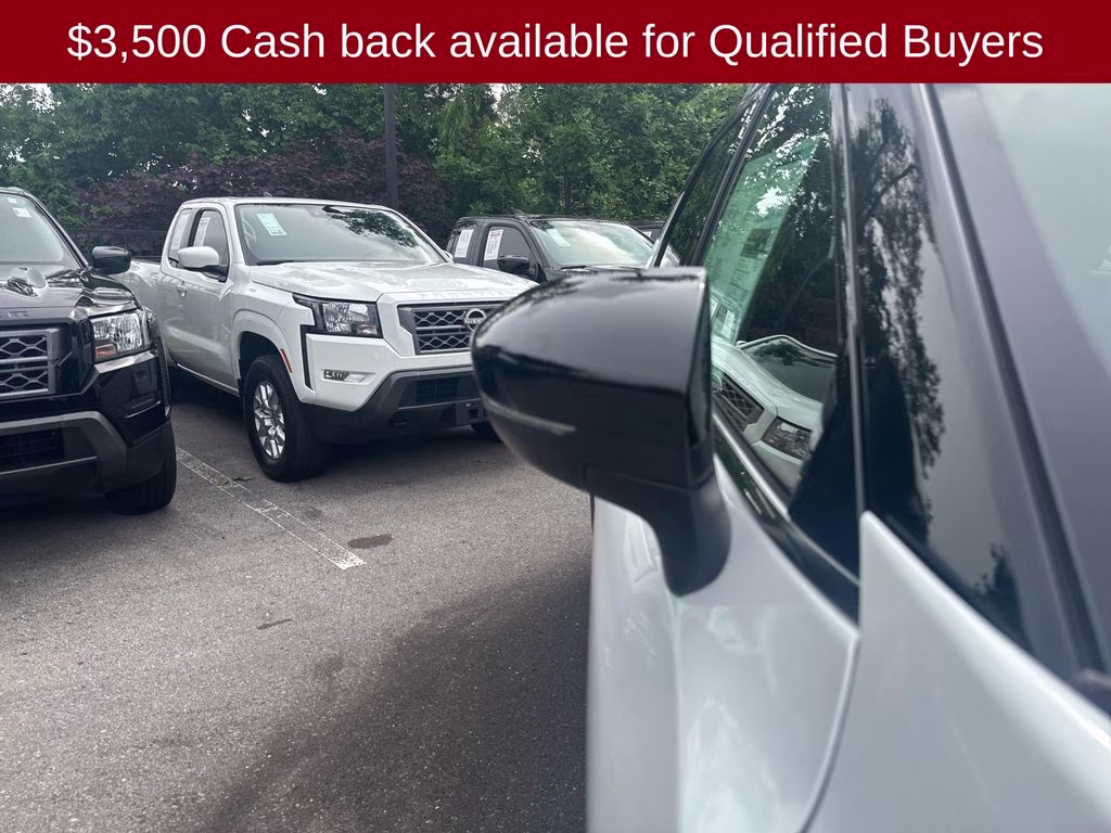 2026 Everest White Pearl/Black Nissan Pathfinder Platinum FWD SUV