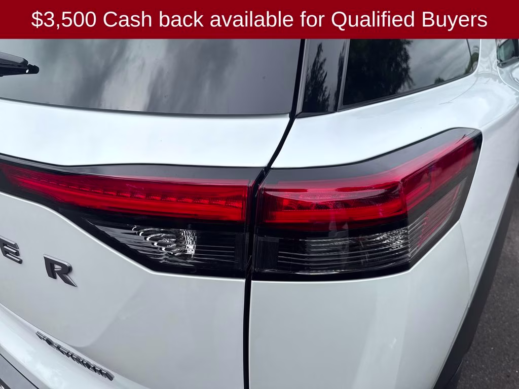 2026 Everest White Pearl/Black Nissan Pathfinder Platinum FWD SUV