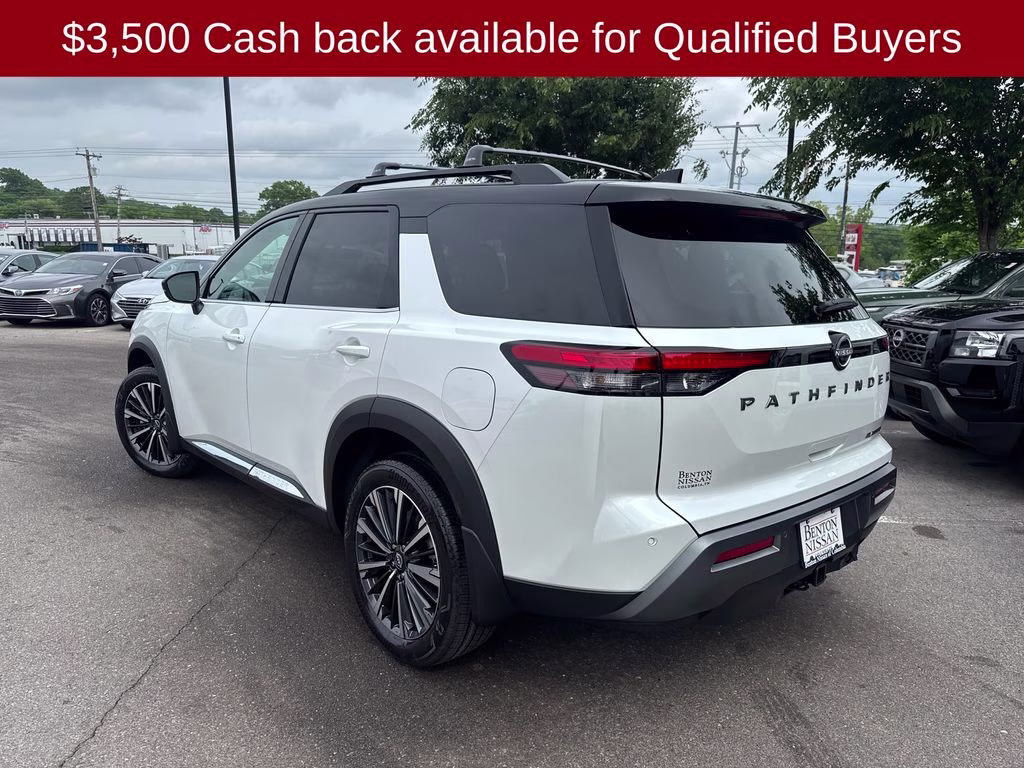 2026 Everest White Pearl/Black Nissan Pathfinder Platinum FWD SUV