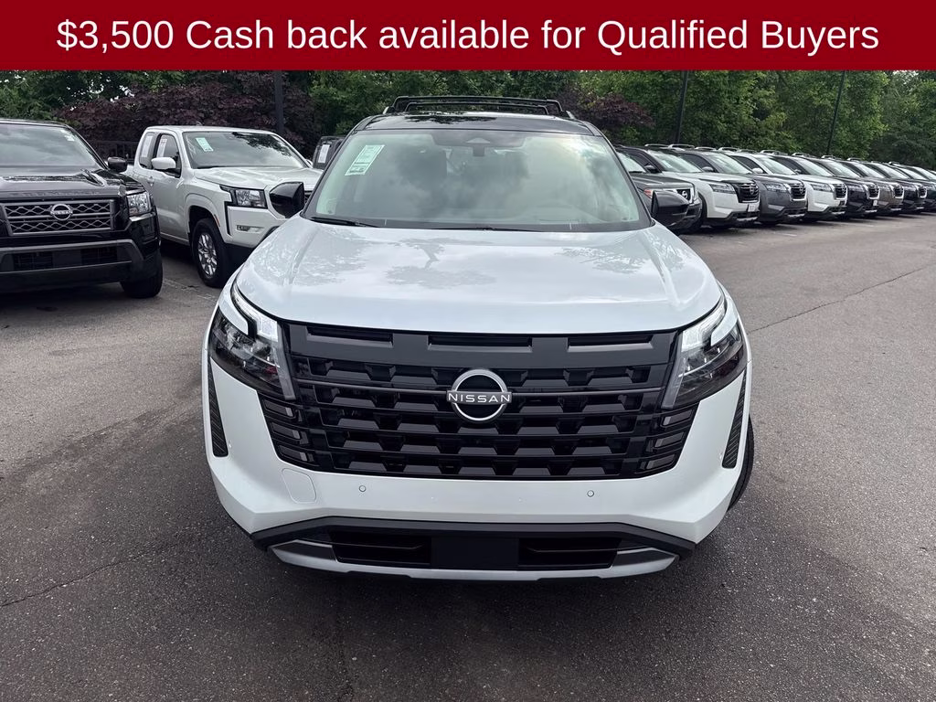 2026 Everest White Pearl/Black Nissan Pathfinder Platinum FWD SUV