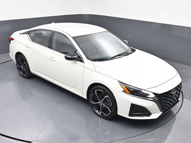 2025 Glacier White Nissan Altima 2.5 SR AWD Sedan