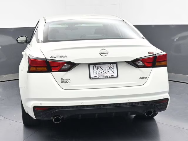 2025 Glacier White Nissan Altima 2.5 SR AWD Sedan