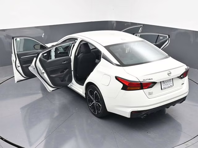 2025 Glacier White Nissan Altima 2.5 SR AWD Sedan