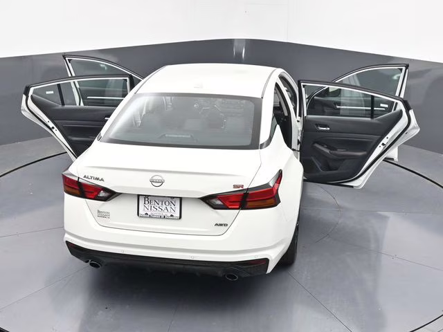 2025 Glacier White Nissan Altima 2.5 SR AWD Sedan