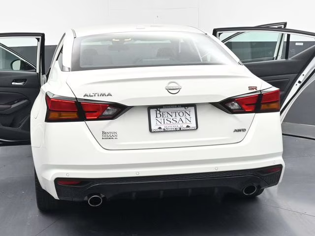 2025 Glacier White Nissan Altima 2.5 SR AWD Sedan