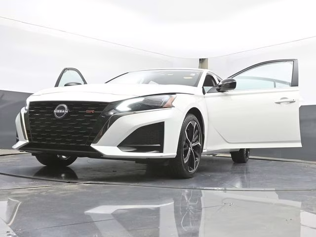 2025 Glacier White Nissan Altima 2.5 SR AWD Sedan