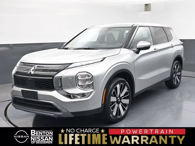 2025 Silver Mitsubishi Outlander SE AWD SUV