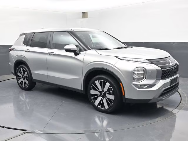 2025 Silver Mitsubishi Outlander SE AWD SUV