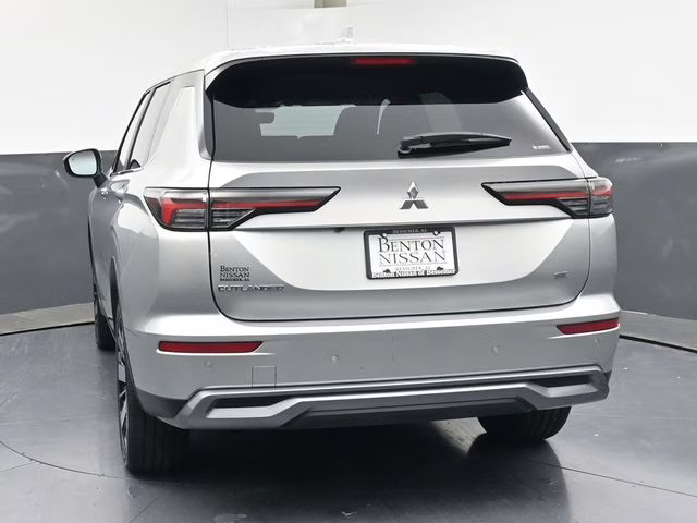 2025 Silver Mitsubishi Outlander SE AWD SUV