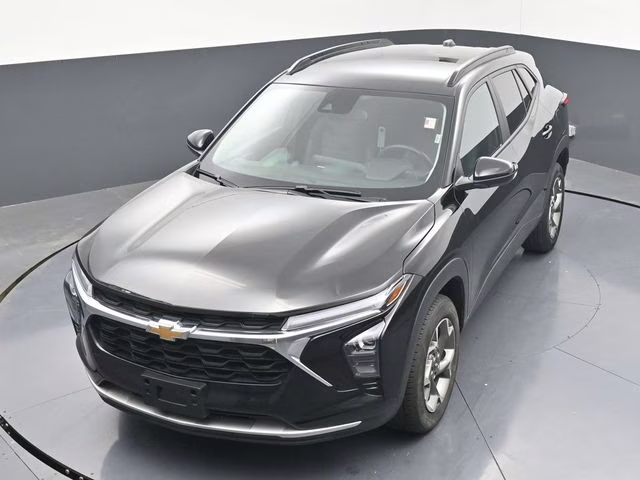 2025 Mosaic Black Metallic Chevrolet Trax LT FWD SUV