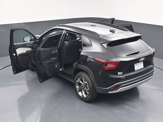 2025 Mosaic Black Metallic Chevrolet Trax LT FWD SUV