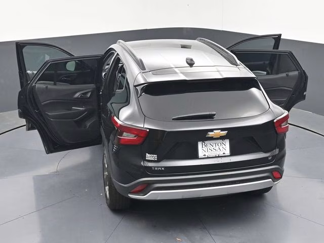 2025 Mosaic Black Metallic Chevrolet Trax LT FWD SUV