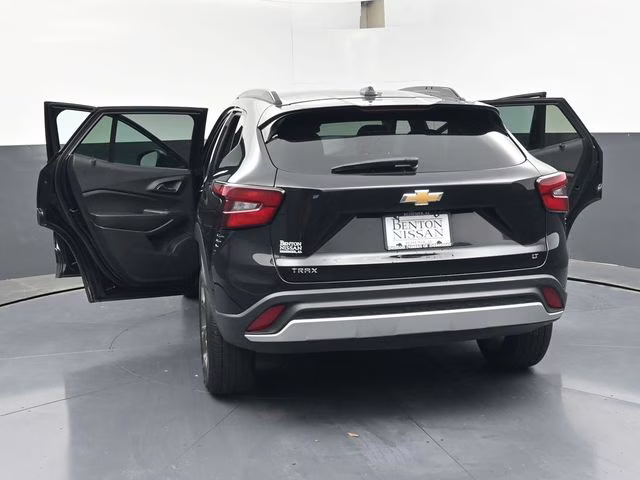 2025 Mosaic Black Metallic Chevrolet Trax LT FWD SUV