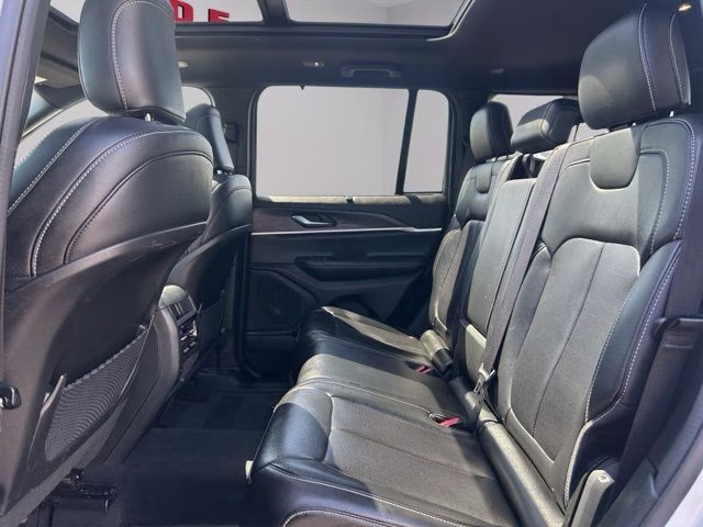 2024 Bright White Clearcoat Jeep Grand Cherokee Limited 4X4 SUV