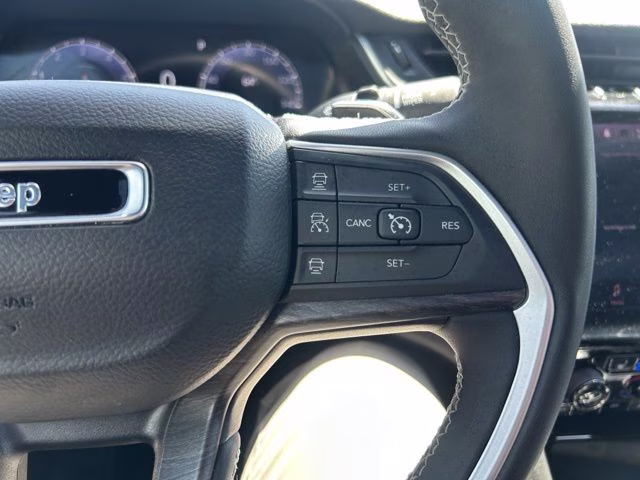 2024 Bright White Clearcoat Jeep Grand Cherokee Limited 4X4 SUV