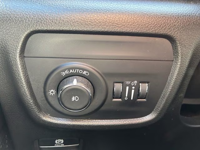 2024 Bright White Clearcoat Jeep Grand Cherokee Limited 4X4 SUV