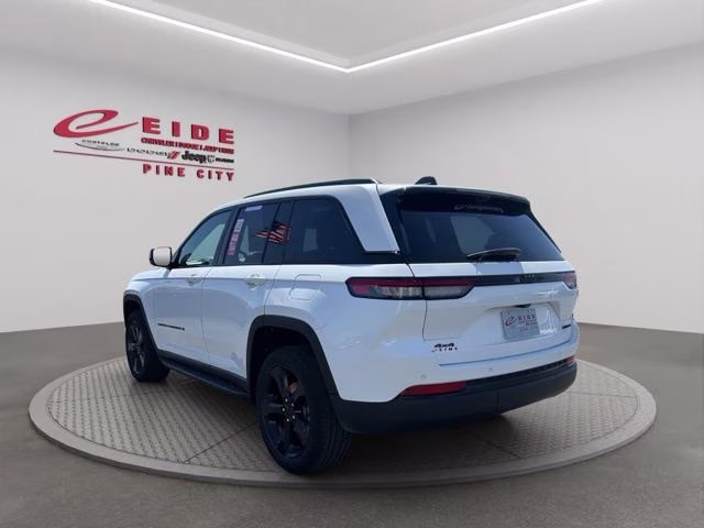 2024 Bright White Clearcoat Jeep Grand Cherokee Limited 4X4 SUV