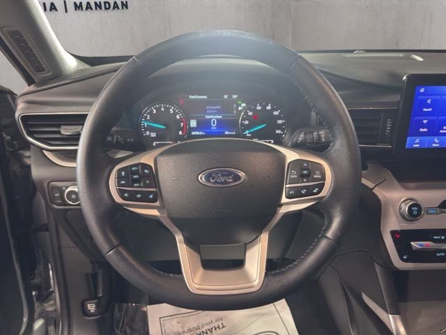 2023 Silver Metallic Ford Explorer XLT 4X4 SUV