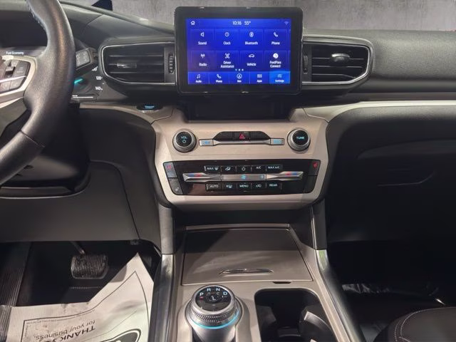2023 Silver Metallic Ford Explorer XLT 4X4 SUV
