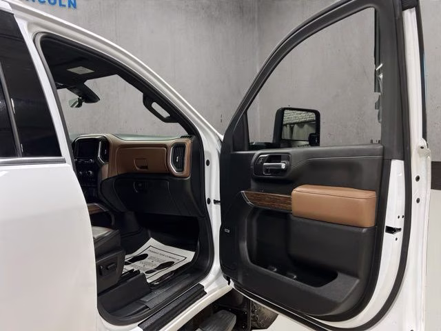 2020 Iridescent Pearl Tricoat Chevrolet Silverado 2500HD High Country 4X4 Truck