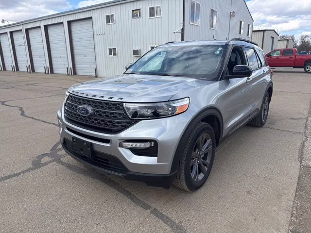 2023 Iconic Silver Metallic Ford Explorer XLT 4X4 SUV