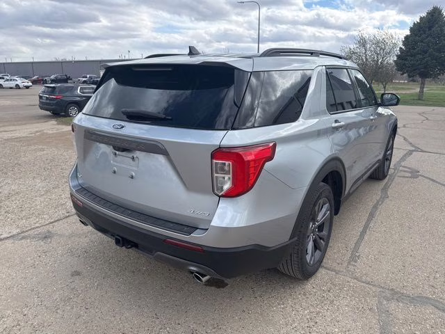 2023 Iconic Silver Metallic Ford Explorer XLT 4X4 SUV