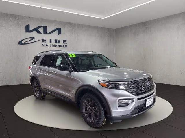 2023 Silver Metallic Ford Explorer XLT 4X4 SUV