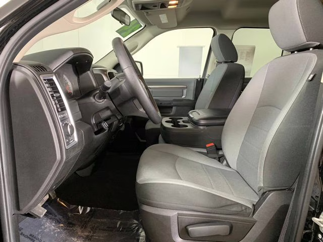 2024 Diamond Black Crystal Pearlcoat Ram 1500 Classic SLT 4X4 Truck