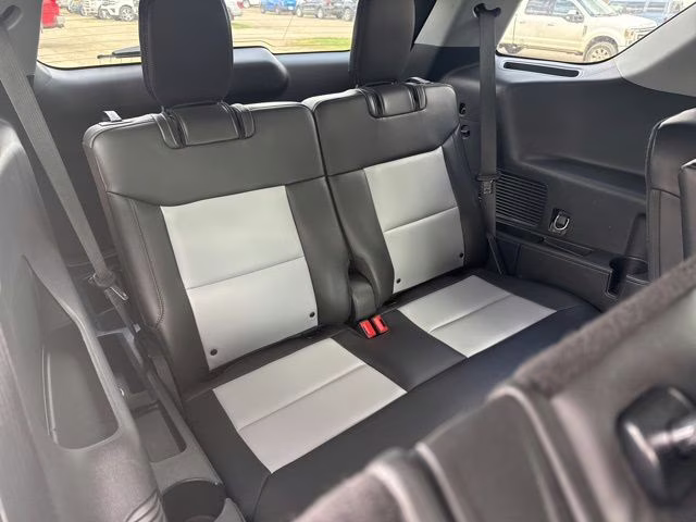 2023 Iconic Silver Metallic Ford Explorer XLT 4X4 SUV