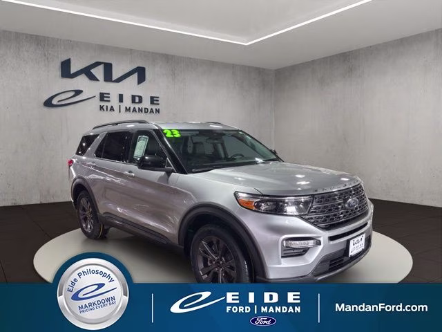 2023 Silver Metallic Ford Explorer XLT 4X4 SUV