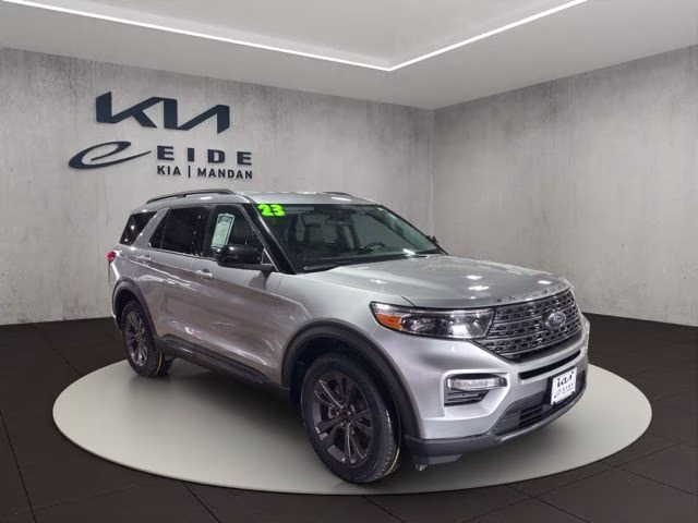 2023 Silver Metallic Ford Explorer XLT 4X4 SUV