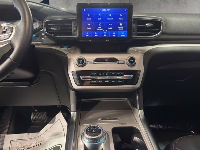 2023 Silver Metallic Ford Explorer XLT 4X4 SUV