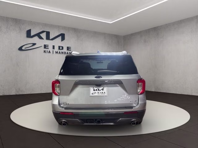 2023 Silver Metallic Ford Explorer XLT 4X4 SUV