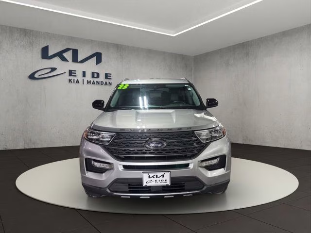 2023 Silver Metallic Ford Explorer XLT 4X4 SUV