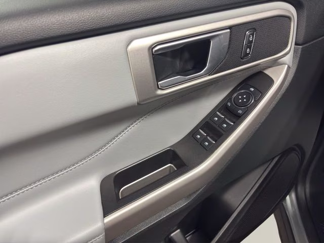 2023 Silver Metallic Ford Explorer XLT 4X4 SUV