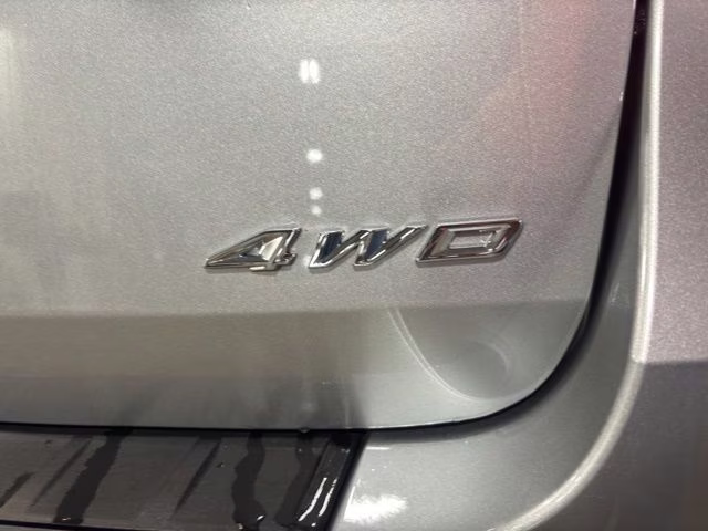 2023 Silver Metallic Ford Explorer XLT 4X4 SUV