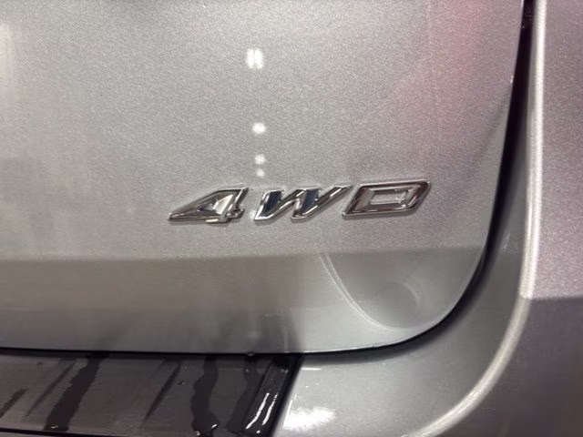 2023 Silver Metallic Ford Explorer XLT 4X4 SUV