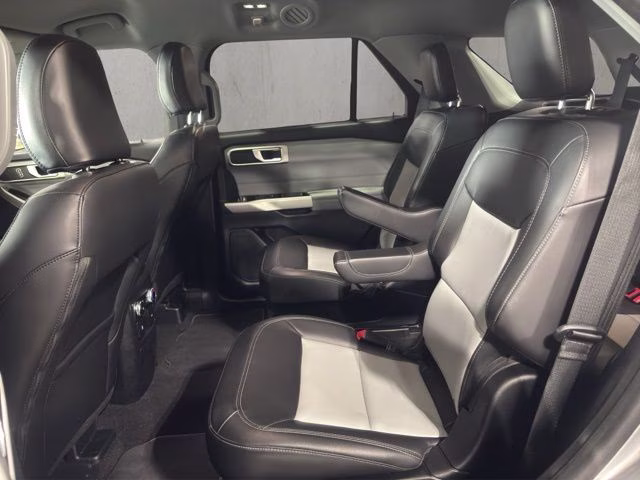 2023 Silver Metallic Ford Explorer XLT 4X4 SUV