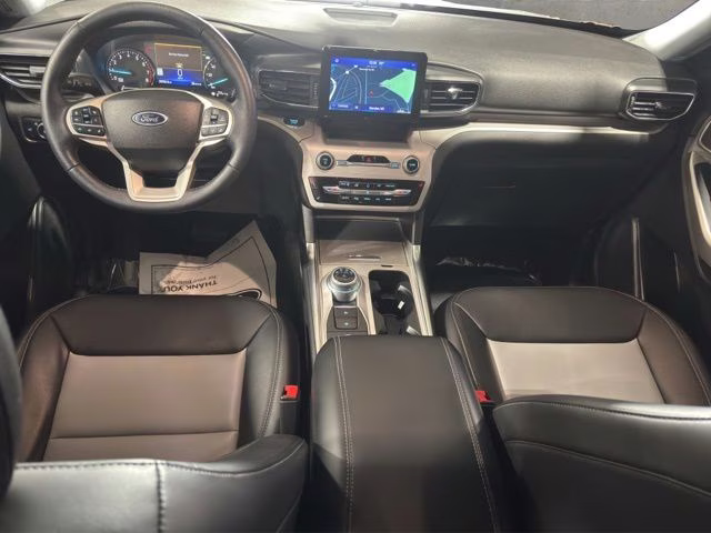 2023 Silver Metallic Ford Explorer XLT 4X4 SUV