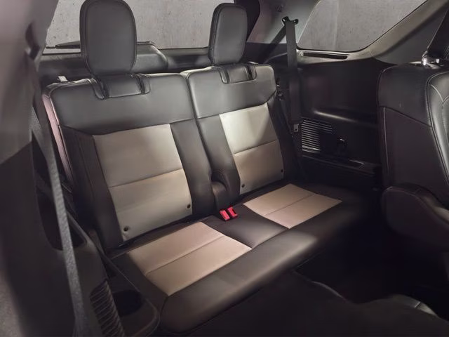 2023 Silver Metallic Ford Explorer XLT 4X4 SUV